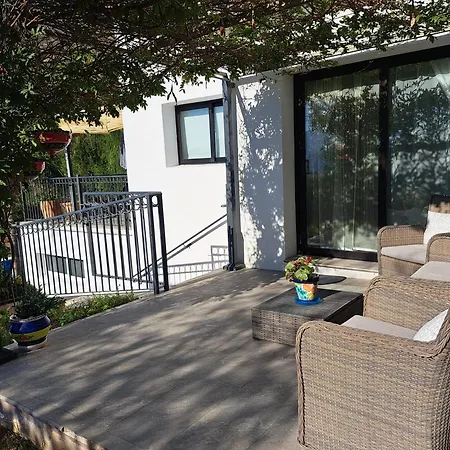 Pool-side Chic In Beautiful Countryside Villa