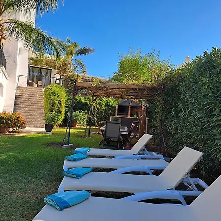Pool-side Chic In Beautiful Countryside