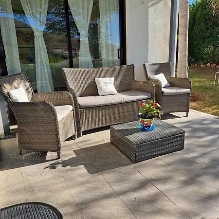 Villa Pool-side Chic In Beautiful Countryside *
