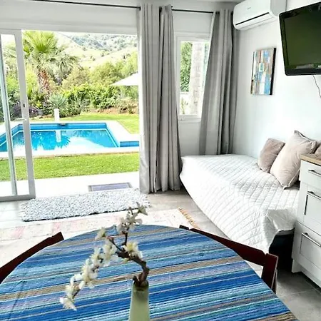 فيلة Pool-side Chic In Beautiful Countryside *