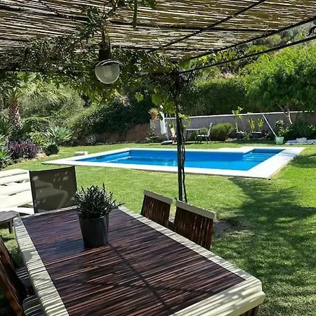 Pool-side Chic In Beautiful Countryside فيلة *