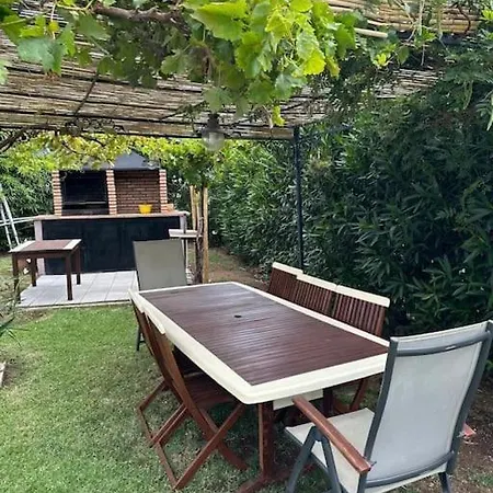 Pool-side Chic In Beautiful Countryside ميخاس